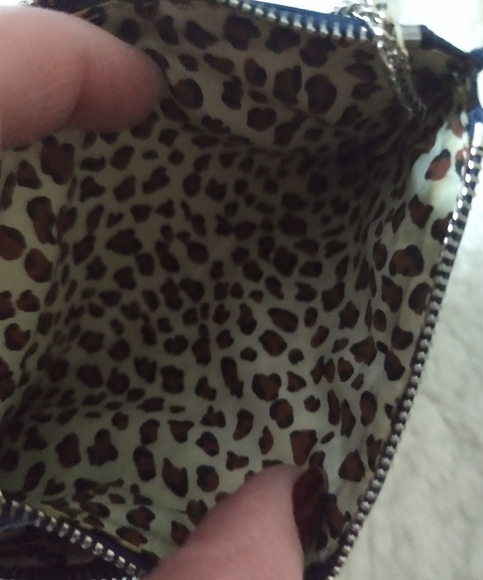 LAST CHANCESorial New York Purse - Picture 7 of 7